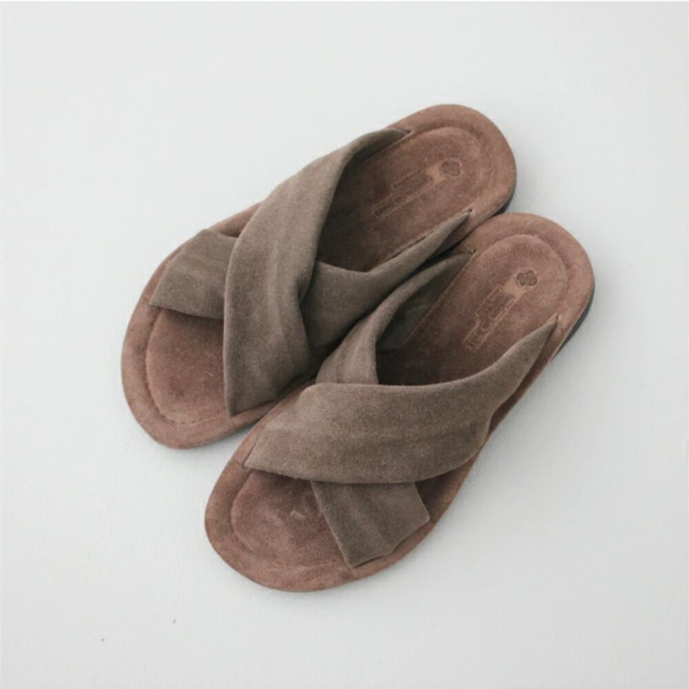 Maison de Soil - Hand stitched in Italy - Leather cross strap sandal brown sz 39